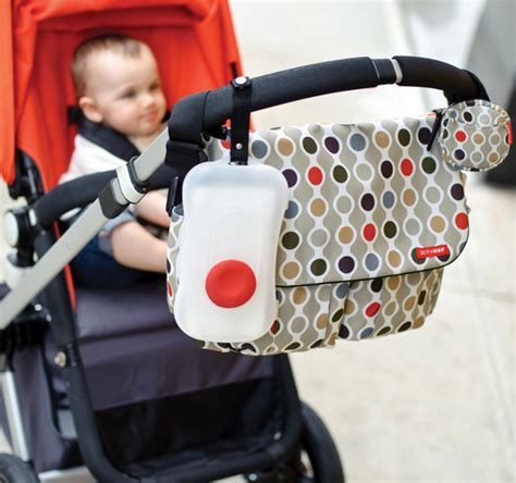 Bolsos organizadores para sillas de paseo de diferentes estilos y colores.