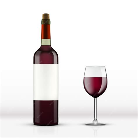 Botella de vino tinto ecológico con viñedo de fondo