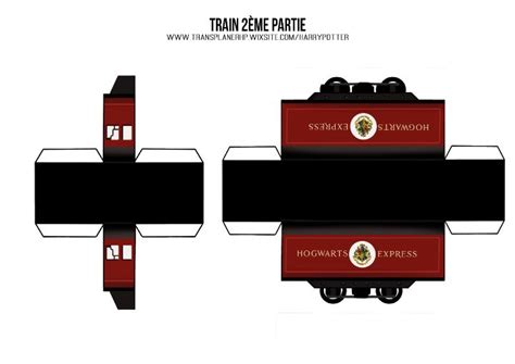Tren de Hogwarts hecho con pañales, decorado con tela negra y elementos temáticos