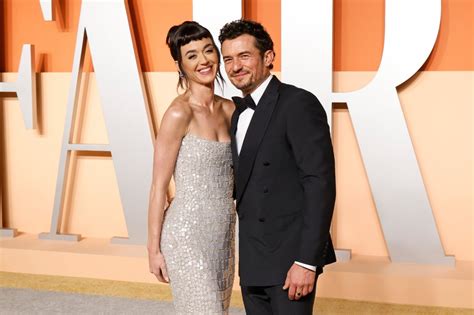 Katy Perry y Orlando Bloom posando juntos