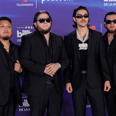 Bad Bunny rodeado de su familia en 2017
