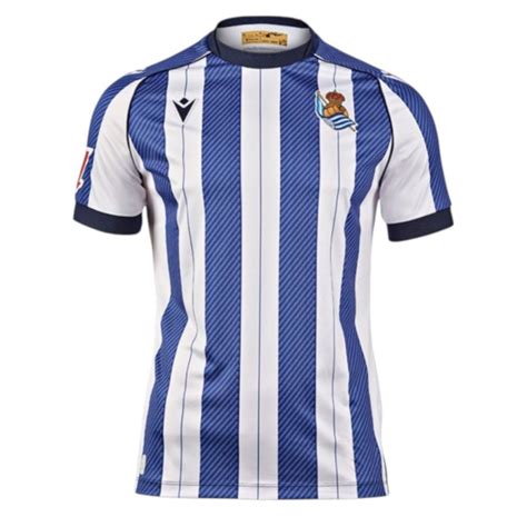 Mikel Merino jugando con la camiseta de la Real Sociedad