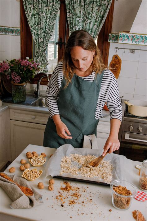 Foto de Teresa Sartorius en su finca o cocina