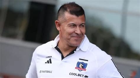 Jorge Almirón dirigiendo a Colo Colo.