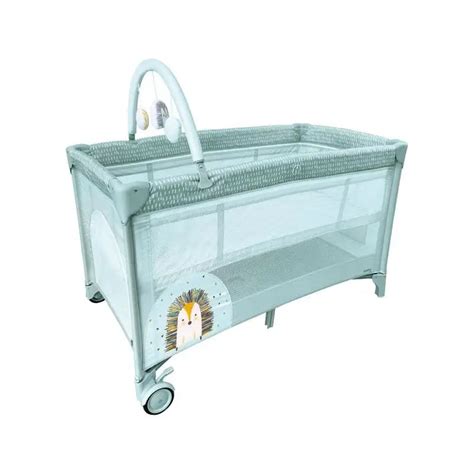 Imagen detallada de la cuna de viaje Asalvo con estampado de estrellas grises, mostrando sus accesorios como el cambiador y el arco de juegos.