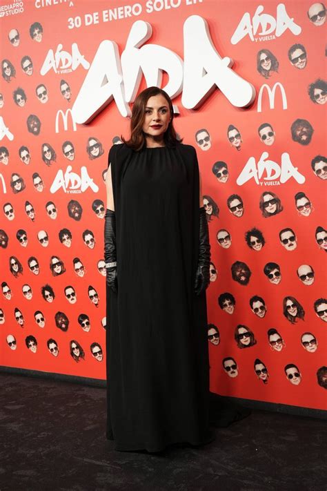 Foto de Miren Ibarguren en el photocall del estreno de 'Aída y Vuelta' mostrando su embarazo