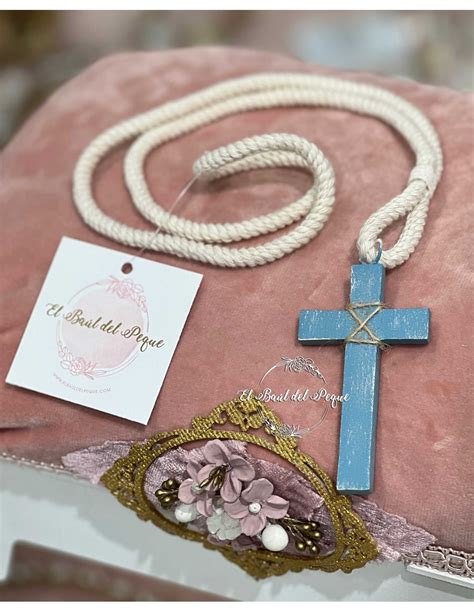 Cruz de Comunión clásica para niño en oro de 18k