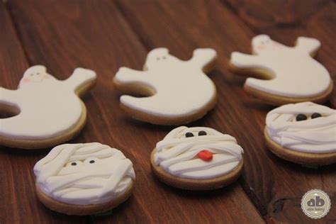 Fotografía de bolos decorados como fantasmas y momias