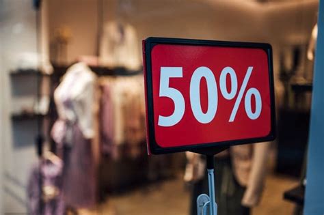 Infografía de promoción de El Corte Inglés con descuento del 15% en productos de bebé
