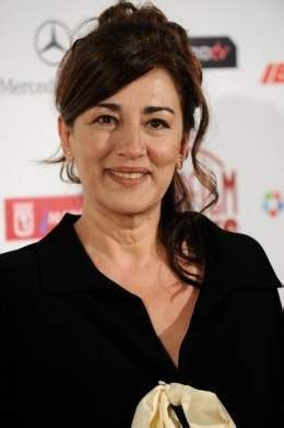 Isabel Ordaz recibiendo un premio Goya en una gala