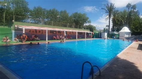 zona de piscina del hostal
