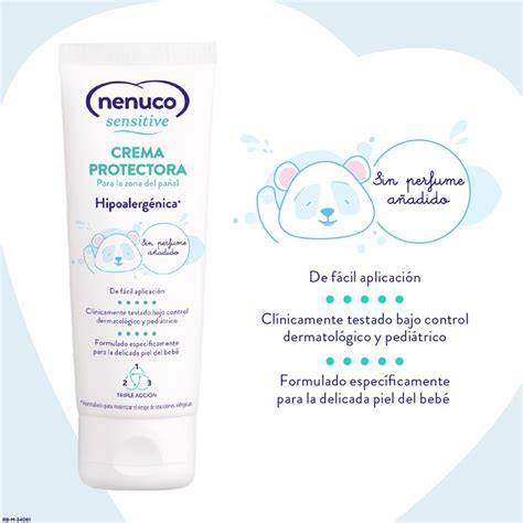 fotografía de cómo aplicar crema protectora en el culito del bebé