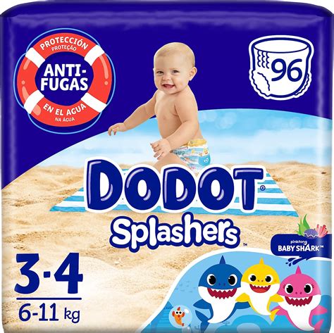Imagen de un bebé usando pañales Dodot Splashers en la playa