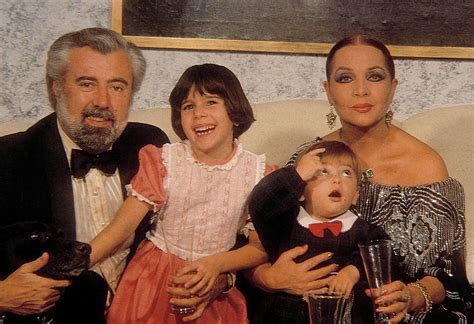 Foto de Sara Montiel junto a sus hijos Thais y Zeus cuando eran pequeños
