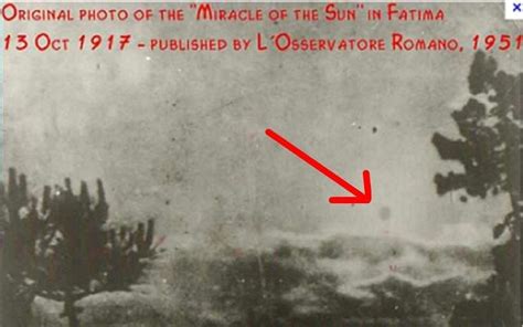 Fotografía histórica de la multitud presenciando el 