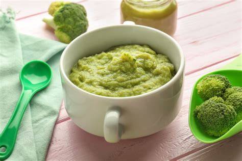 Foto: Ingredientes frescos para puré de brócoli y pollo de bebé