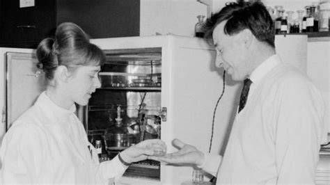 Foto histórica de los doctores Edwards, Steptoe y la embrióloga Purdy
