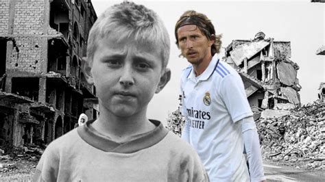 Foto en blanco y negro de Luka Modric niño con su familia