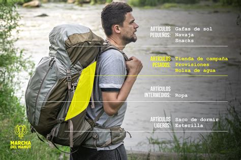 Foto de una mochila portabebés de senderismo en un entorno natural