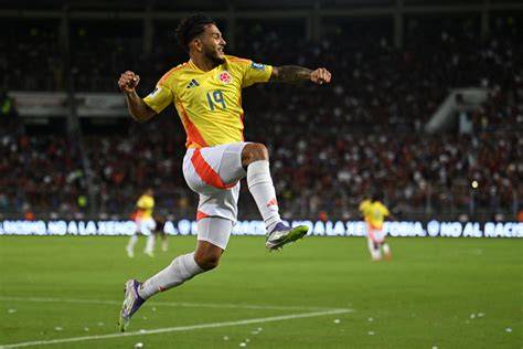 Marcelo celebrando un gol con la selección de Brasil