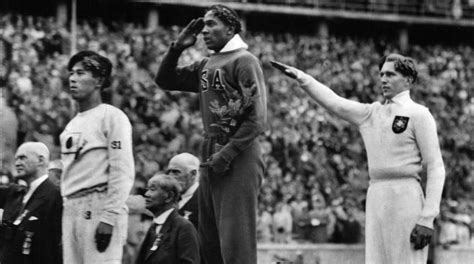Foto histórica de Jesse Owens en los Juegos Olímpicos de 1936