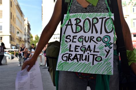 foto de una manifestación en Brasilia exigiendo el derecho al aborto legal y seguro