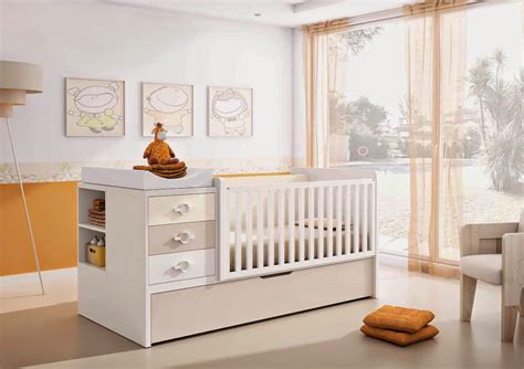 Infografía ilustrando las distintas configuraciones de una cama cuna convertible (cuna, cama infantil, sofá).