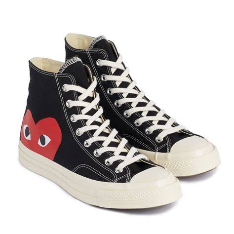 Colaboración Converse x PLAY Comme des Garçons con el corazón característico