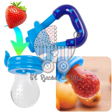 Primer plano de un chupete de fruta con mango ergonómico