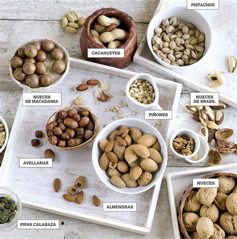 Mesa con diferentes tipos de frutos secos saludables para el embarazo