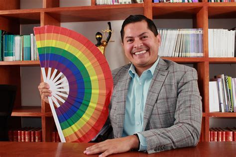 Foto de Jesús Ociel Baena, activista LGBTI+