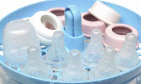 Diferencias entre lavado y esterilización de biberones para bebés