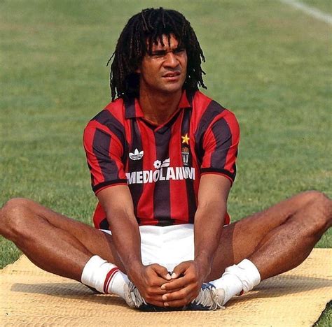 Foto de Ruud Gullit celebrando un gol con el AC Milan