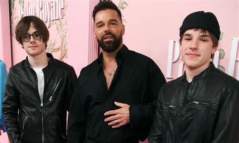 Ricky Martin y sus hijos Valentino y Matteo en un concierto de Bad Bunny