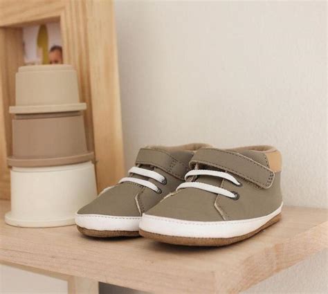 Diferencias entre zapatos para gateo y primeros pasos
