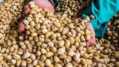 Un puñado de pistachos y almendras como snack energético