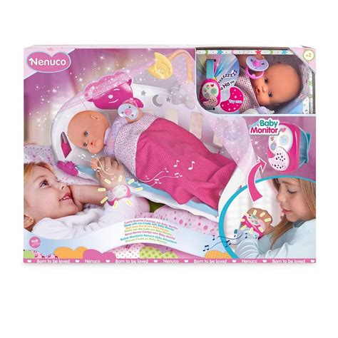 Nenuco Duerme Conmigo en su cuna junto a una cama de niño