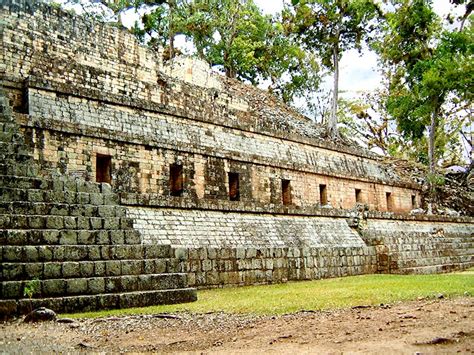 Vista aérea del Templo 11 en Copán, Honduras