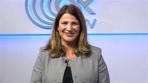Fotografía de María Claver durante su participación en un programa de debate televisivo