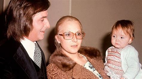 Fotografía de Amparo y Eva en un homenaje a su padre celebrado hace 10 años.