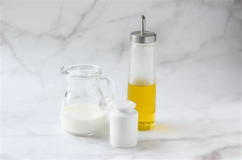 Ingredientes básicos para preparar lactonesa: leche, aceite y sal.