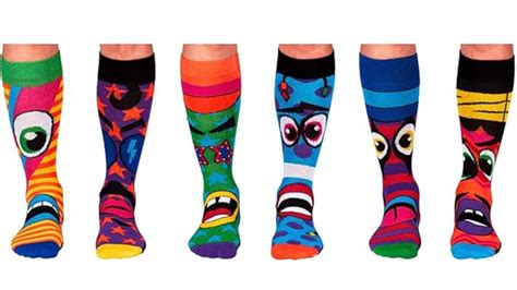 Infografía comparativa de beneficios de los calcetines de agua para niños: seguridad, protección contra hongos, comodidad.