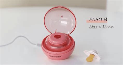 Esquema explicativo de la arandela fluorescente de los chupetes Suavinex que absorbe luz natural o artificial para brillar en la oscuridad.