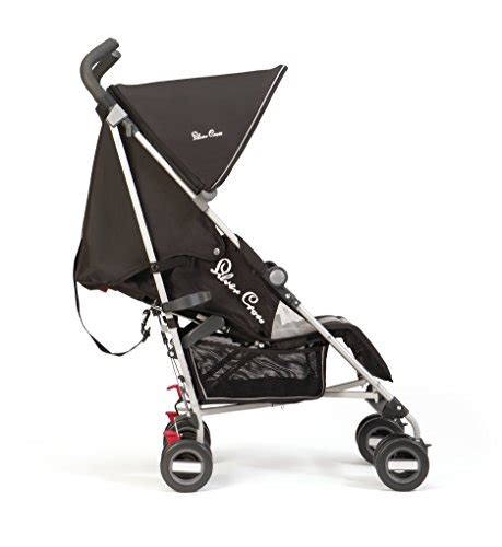 Silla de paseo Silver Cross Avia en uso, destacando su ligereza y facilidad de manejo con una mano