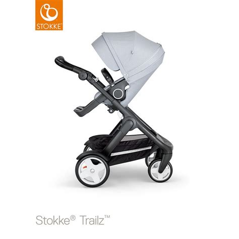Foto de una silla de paseo Stokke con un diseño moderno y minimalista