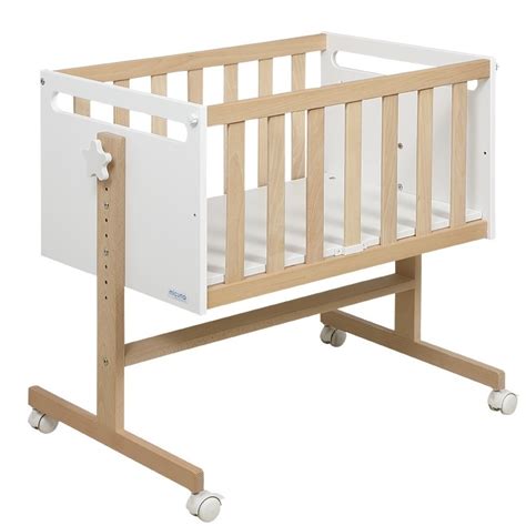 Minicuna con estructura cuadrada en madera natural y blanca