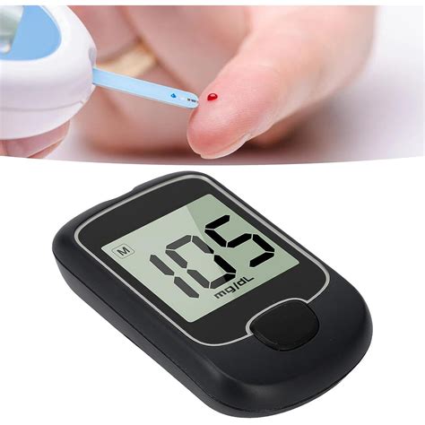 Imagen de un medidor de glucemia y sus tiras reactivas.