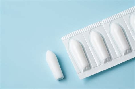 Ilustración de un supositorio de paracetamol para bebés