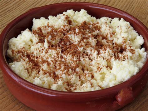 Foto de postre de calostros cocidos en un cuenco