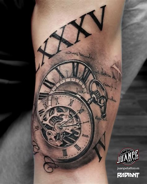 Diseño de tatuaje temporal de reloj 3D con calavera, rosa negra y nave pirata